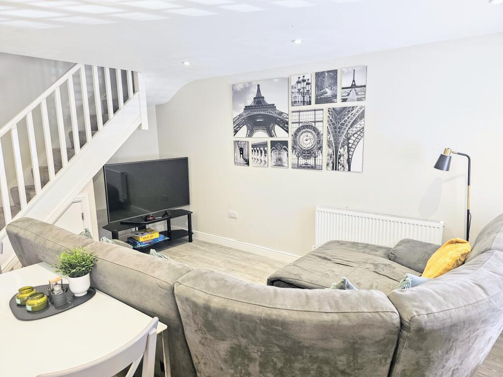 Additional image 2 of Oyster Mews, Bowling Green Ally