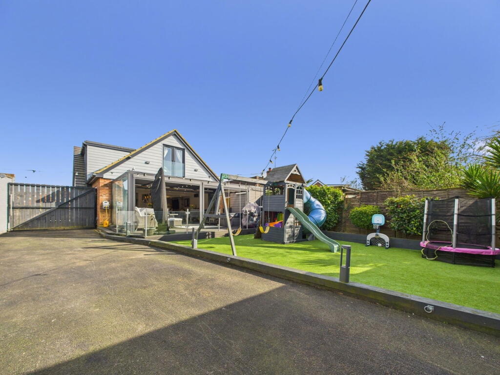 Additional image 35 of Cuckfield Crescent, Salvington, Worthing BN13 2EB