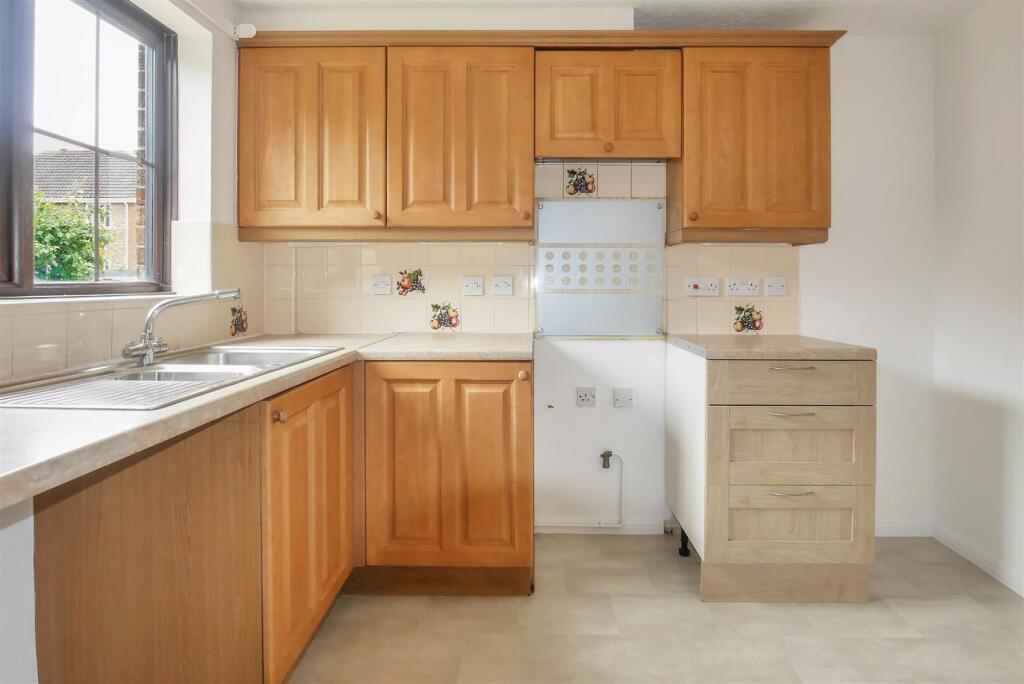 Additional image 3 of Harebell Close, Littlehampton