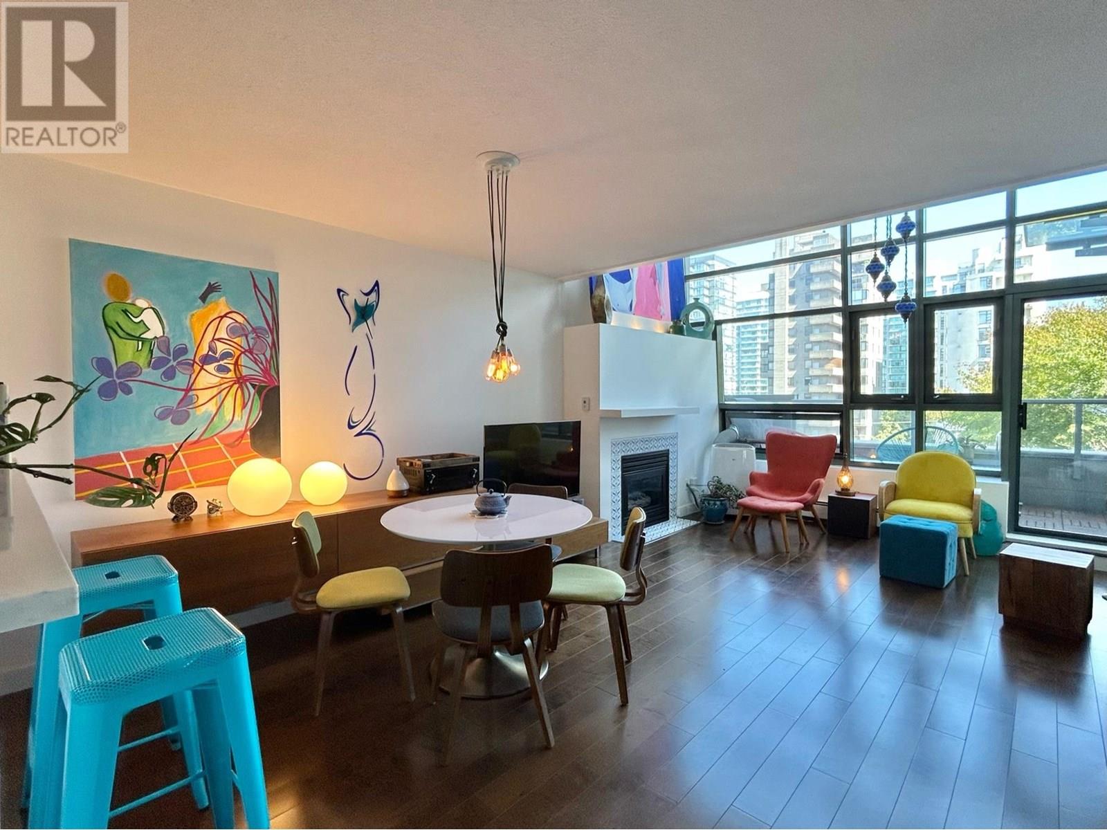 PH2 1688 ROBSON AVENUE|Vancouver, British Columbia V6G1C7