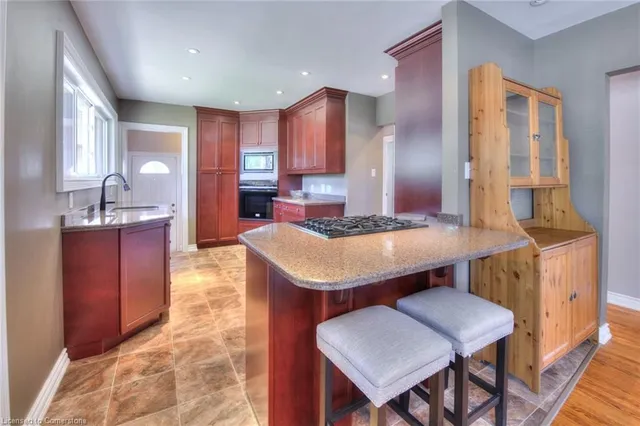 Additional image 9 of 71 Broadmoor Ave