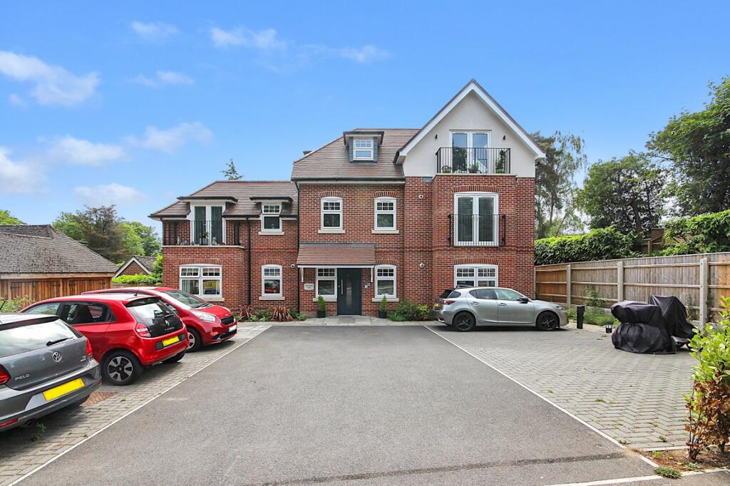 Lower Blandford Road, Broadstone, Dorset, BH18