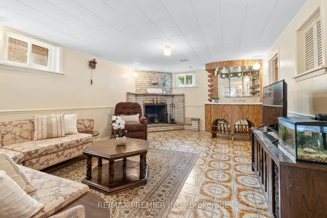 Additional image 30 of 28 Futura Dr