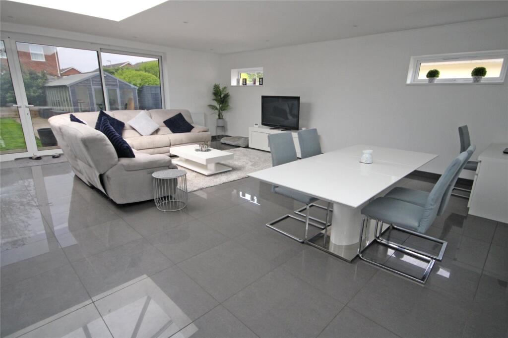 Additional image 4 of Seacroft Avenue, Barton on Sea, New Milton, Hampshire, BH25