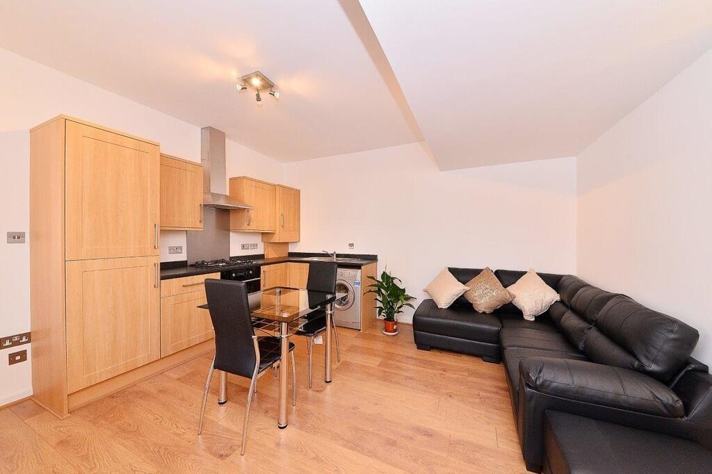 Additional image 10 of Carlyle Court (The Annexe), 24 Carlyle Road