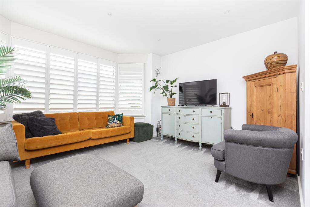 Additional image 3 of Stunning 1st Floor Apartment in Richmond Park Avenue