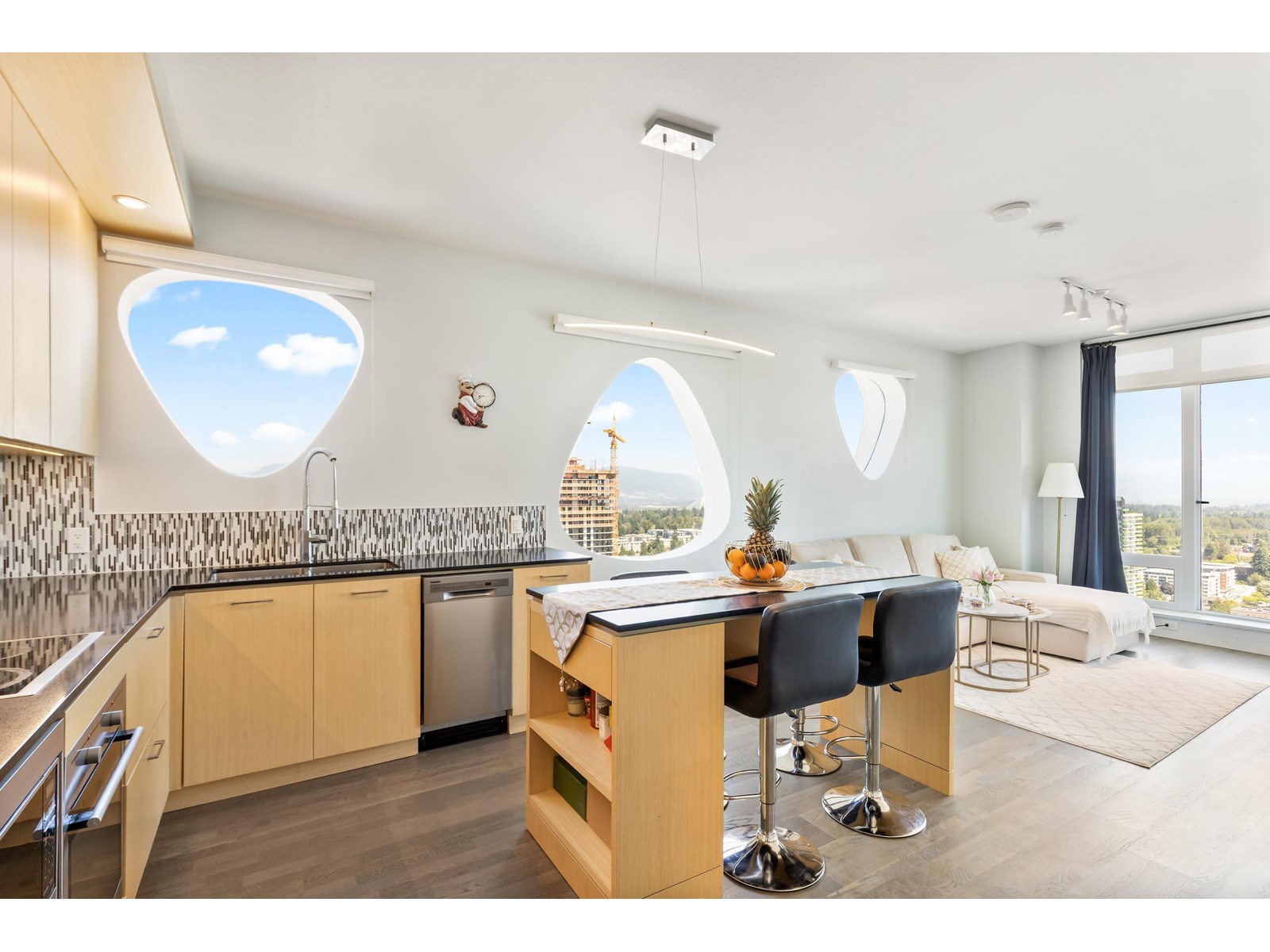 3701 13495 CENTRAL AVENUE|Surrey, British Columbia V3T0K2