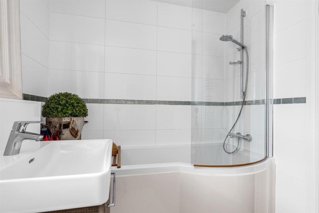 Additional image 19 of Wendover Drive, Welwyn