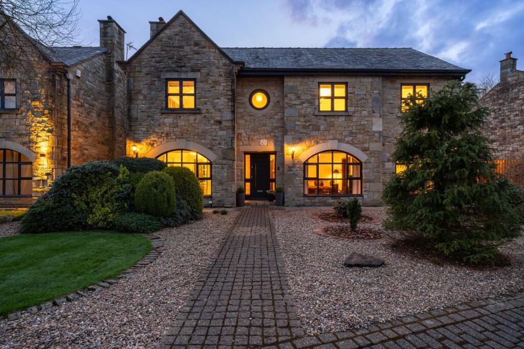 Bradshaw Hall Drive, Bolton, BL2