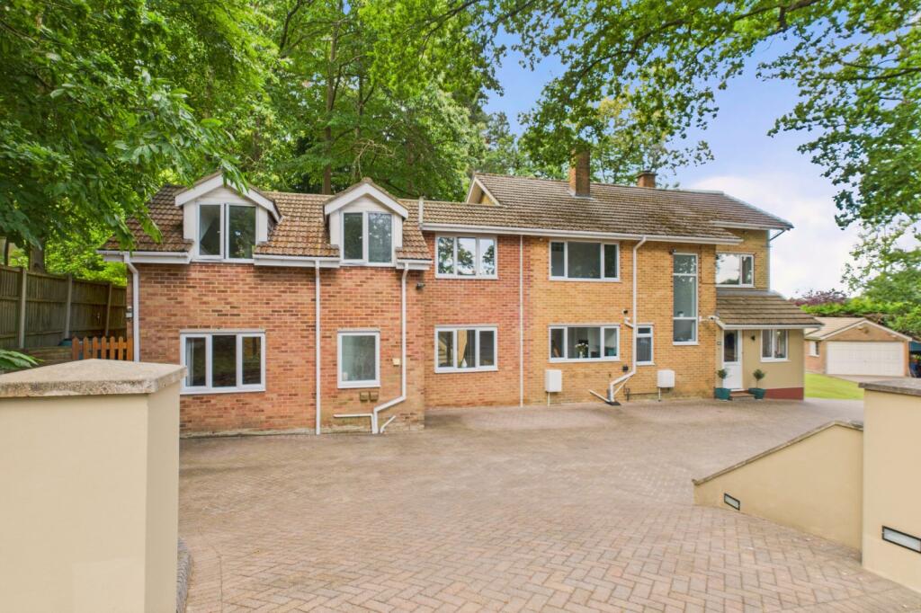 Upper Golf Links Road, Broadstone, Dorset, BH18