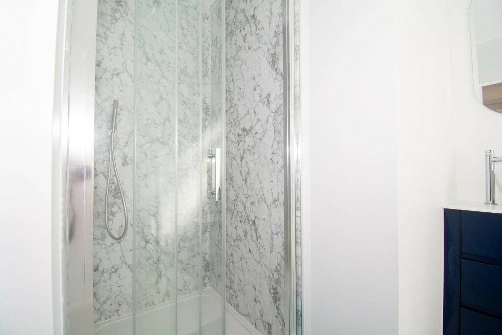 Additional image 12 of Large 6 Bed Modern Maisonette