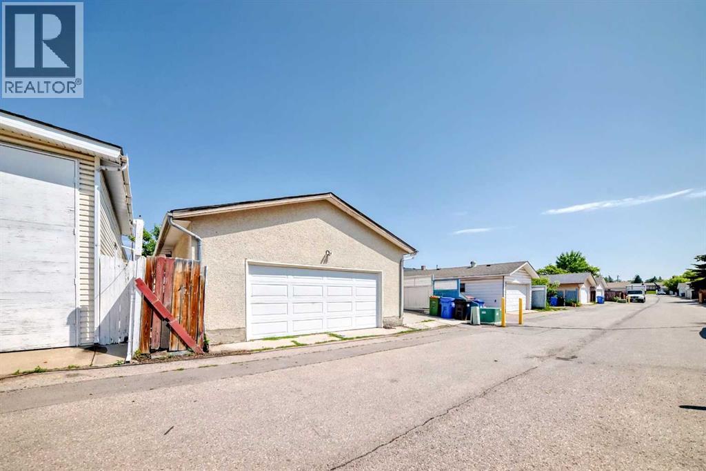 5307 Madigan Drive NE|Calgary, Alberta T2A5T5