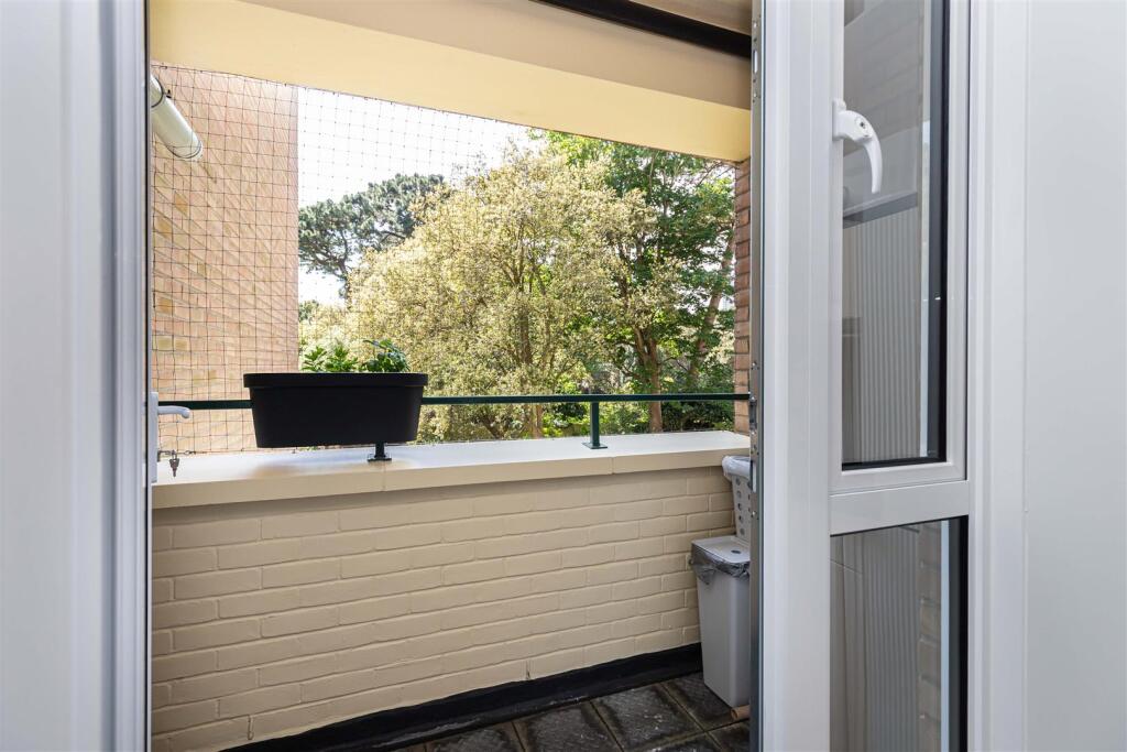 Additional image 12 of Immaculate, 2 bed in Block 'D', Keverstone Court,