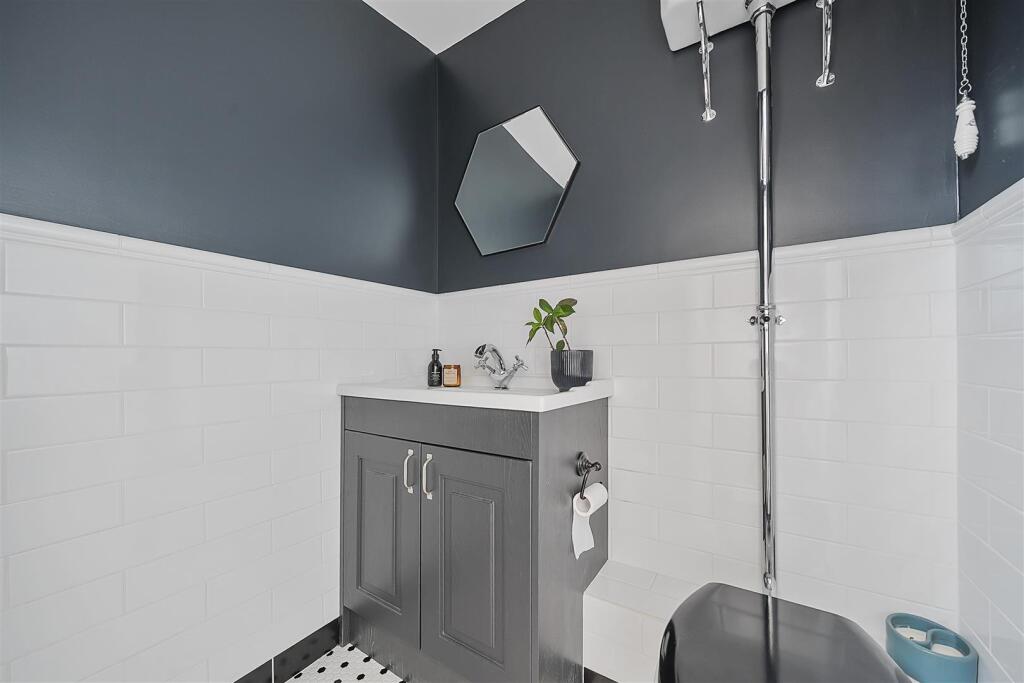 Additional image 16 of Kitchener Crescent, Poole