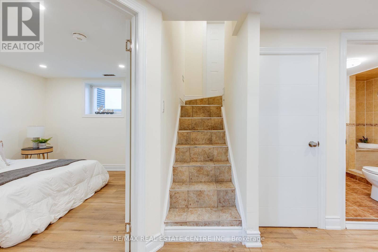 WALKUP BASEMENT - 8 CLEARVIEW HEIGHTS|Toronto (Beechborough-Greenbrook), Ontario M6M1Z9