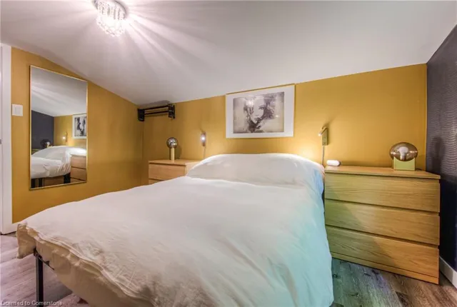 Additional image 33 of 102 Spadina Rd