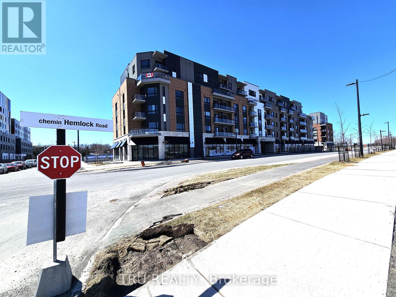 Primary image of 212 - 1350 HEMLOCK ROAD|Ottawa, Ontario K1K5C2