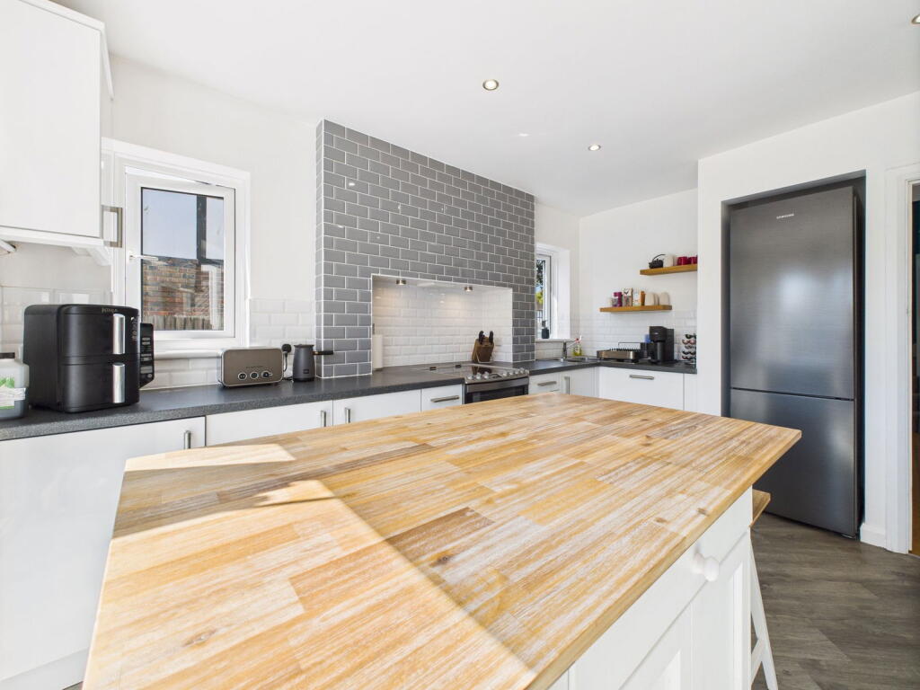 Additional image 7 of George V Avenue, Worthing, BN11