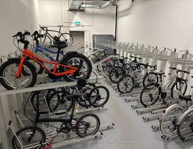 Additional image 17 of 39 Roehampton Ave Unit 1603