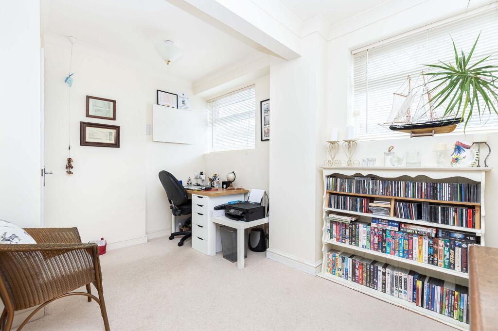 Additional image 10 of Barton Wood Road, Barton On Sea, New Milton, Hampshire. BH25 7NN