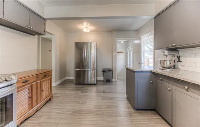 Additional image 11 of 433 Dumfries Ave