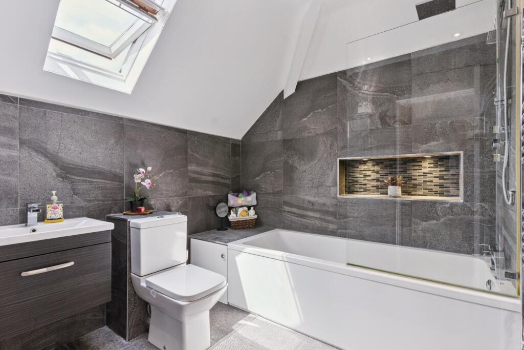 Additional image 20 of Two Oaks Drive, Welwyn, Hertfordshire, AL6 0EZ