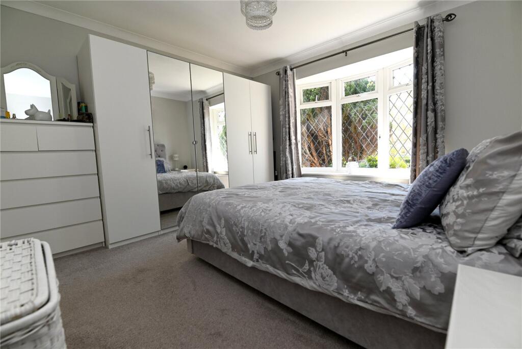 Additional image 8 of Solent Drive, Barton on Sea, New Milton, Hampshire, BH25
