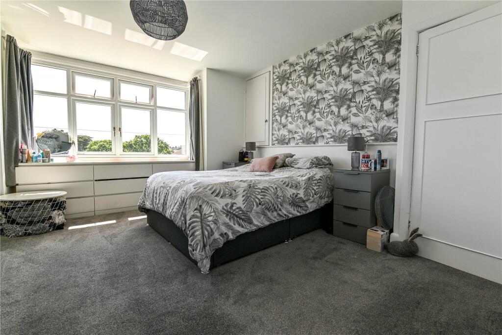 Additional image 8 of Barton Court Avenue, Barton on Sea, New Milton, Hampshire, BH25