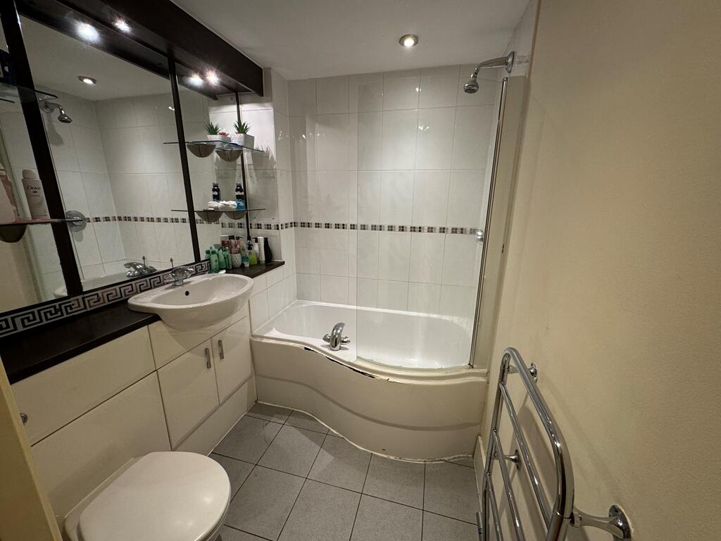 Additional image 8 of Large Masshouse 2 Bed With Balcony And Parking