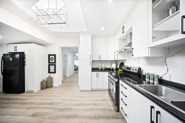 Additional image 20 of 665 Kipling Ave