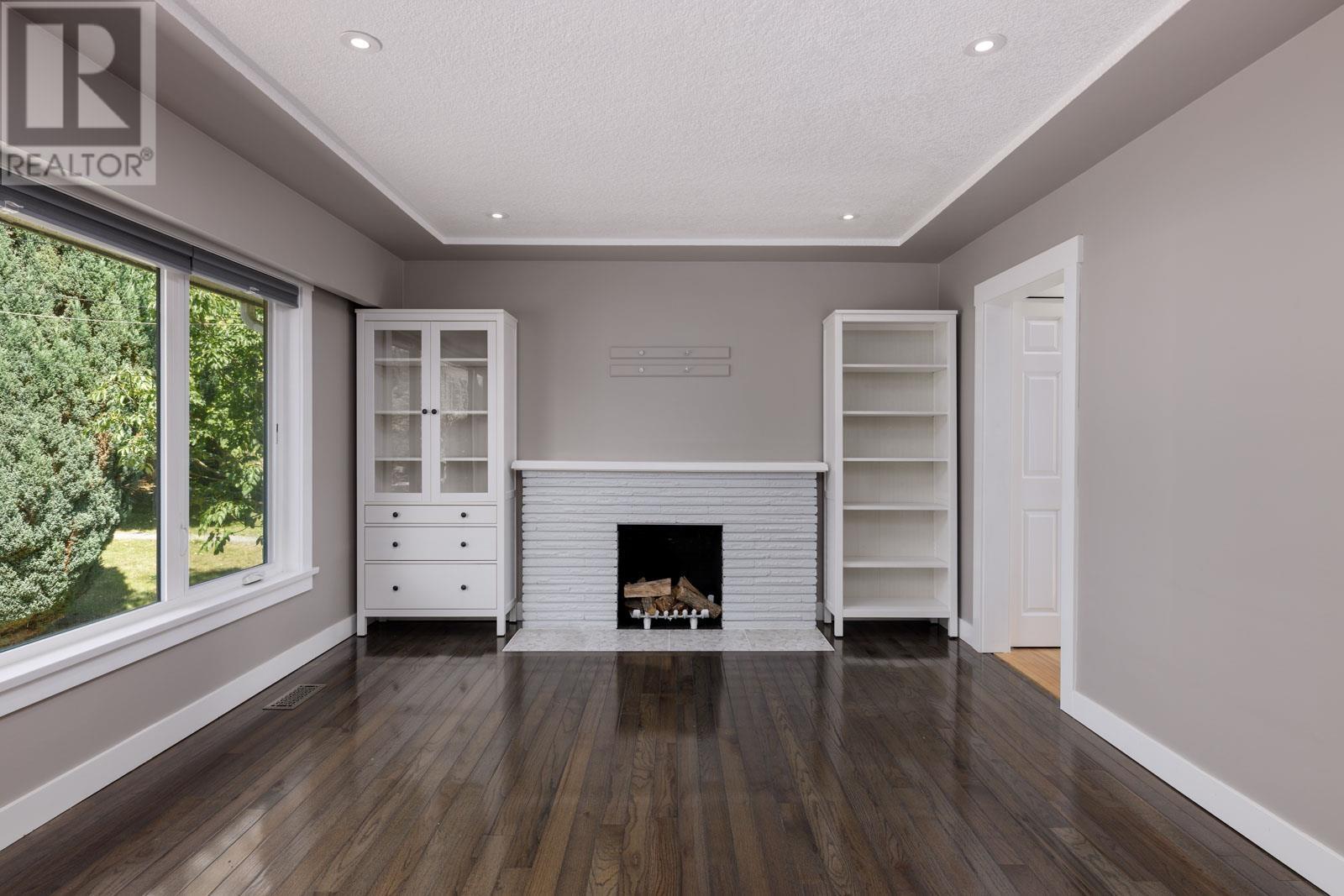 Main 510 GARRETT STREET|New Westminster, British Columbia V3L3S6