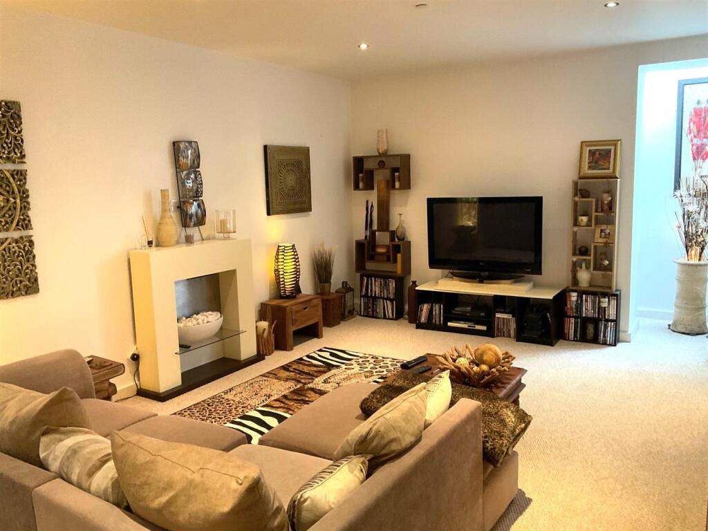 Additional image 4 of Riverbank, Wick Lane