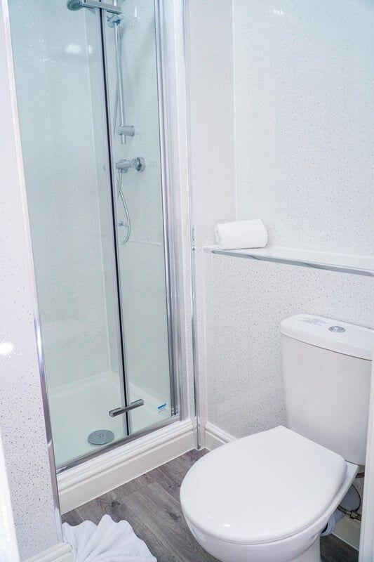 Additional image 9 of Room 2