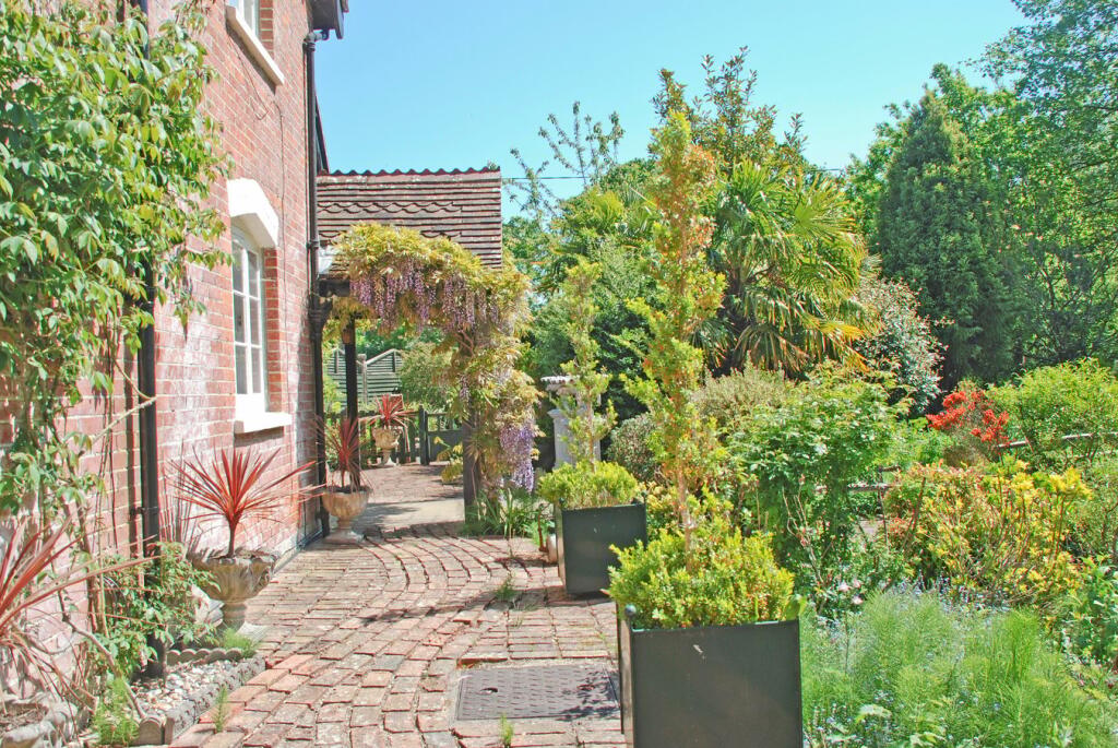 Additional image 20 of South Drive, Ossemsley, New Milton, BH25