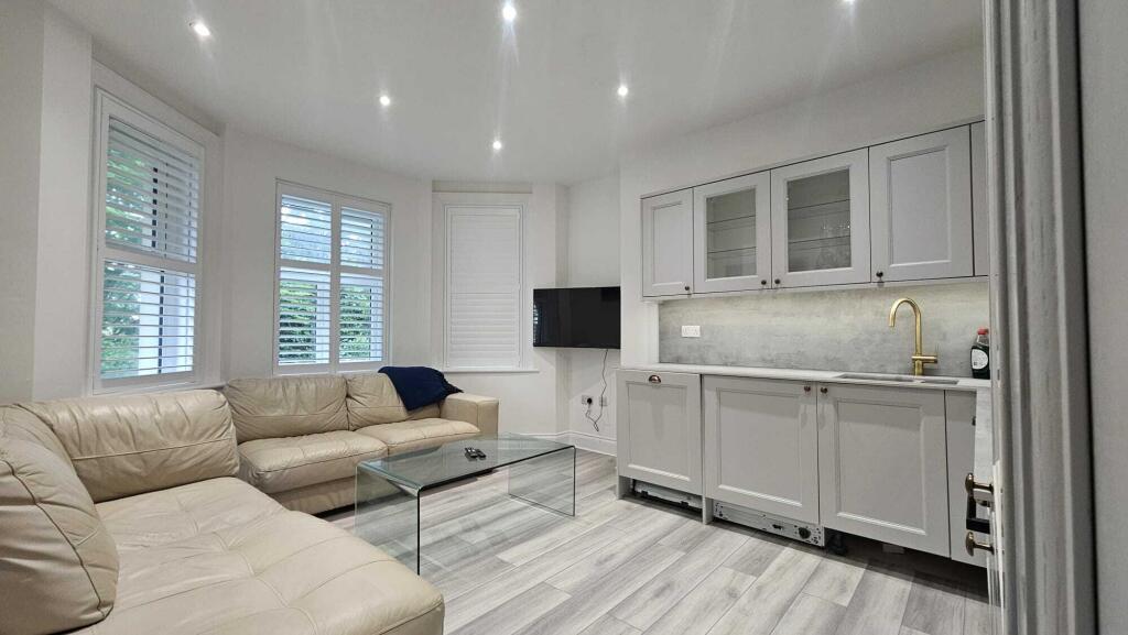 Additional image 2 of High End 2 Bed Flat Methuen Close