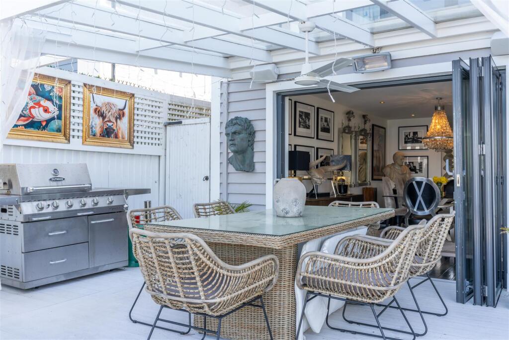 Additional image 4 of The Horseshoe, Sandbanks