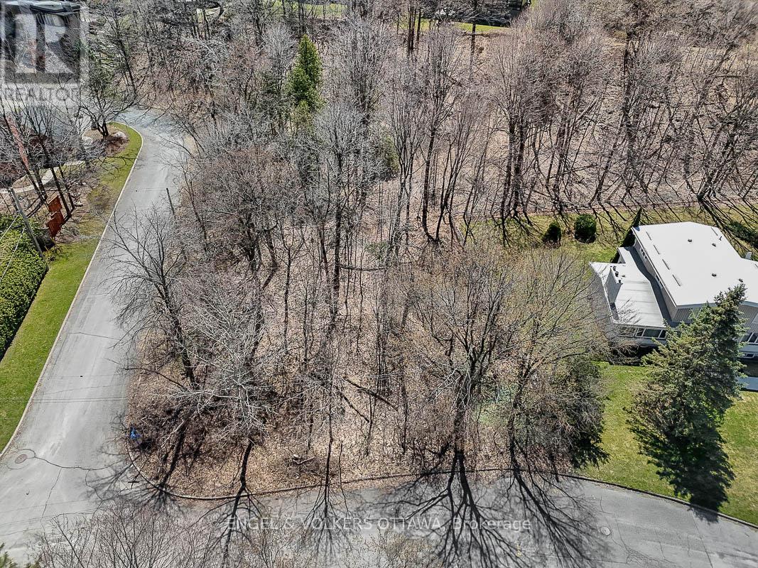 Primary image of 20 ROBIN CRESCENT|Ottawa, Ontario K1H7H7
