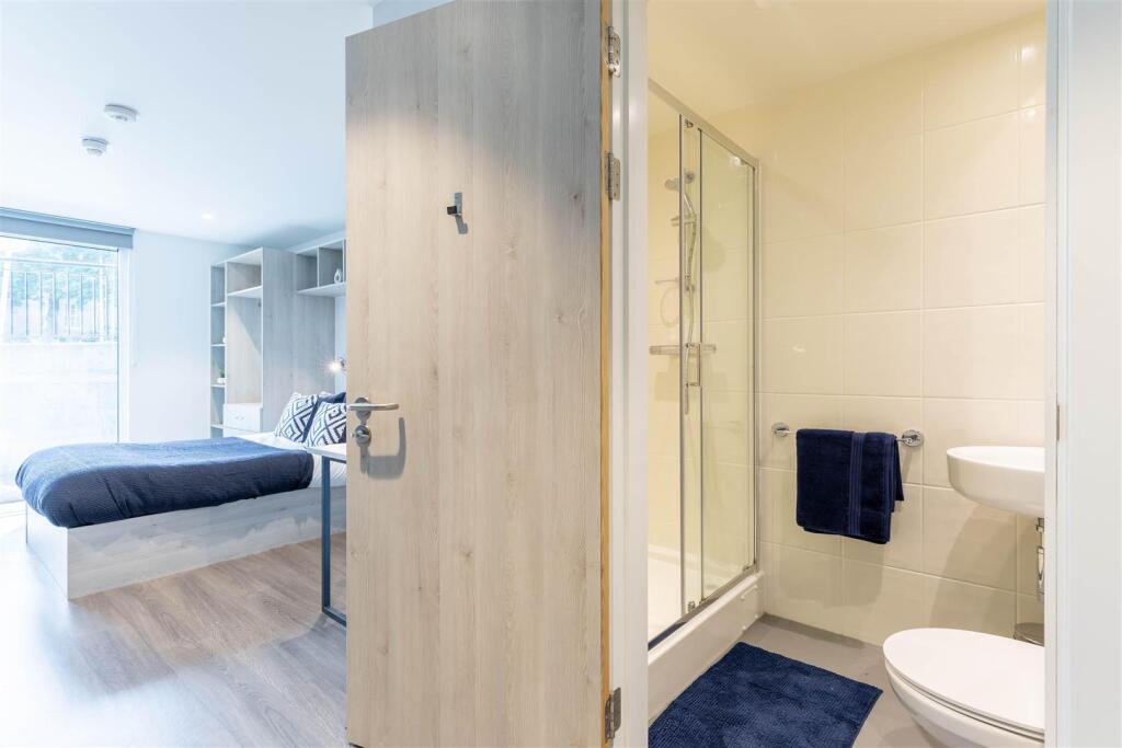 Additional image 21 of Aberdeen | Student | September | AB11