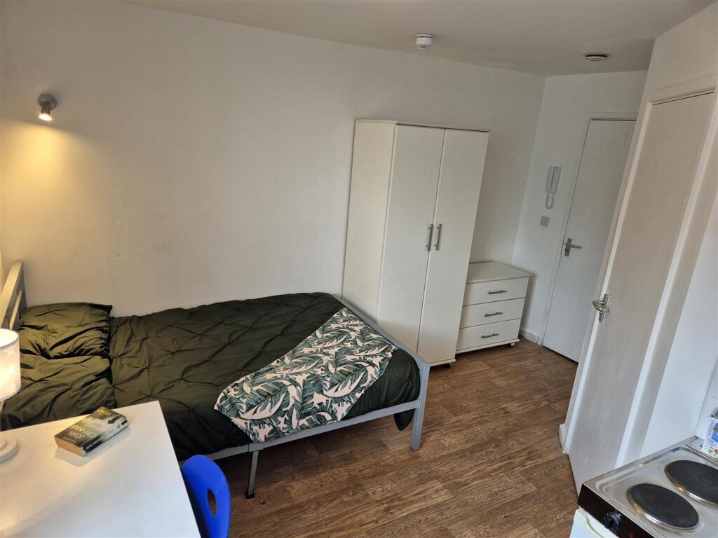 Additional image 2 of Studios, Bills Included!