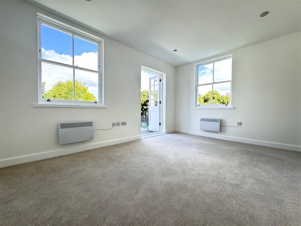 Additional image 4 of Hartington Place, Eastbourne BN21 3BG