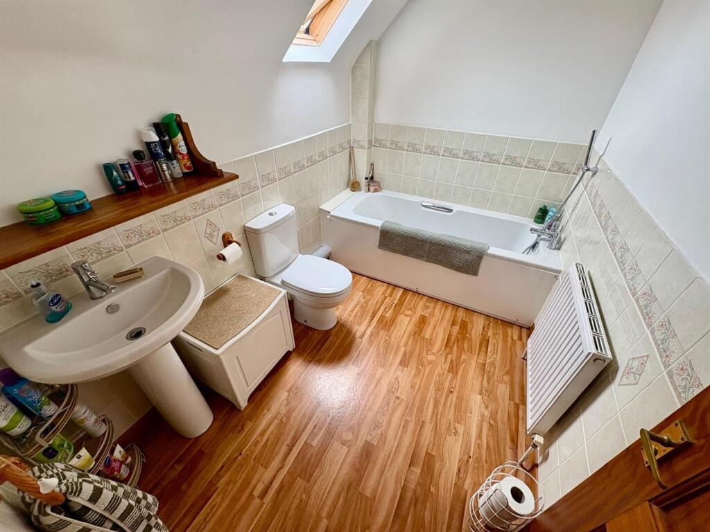 Additional image 14 of Horton