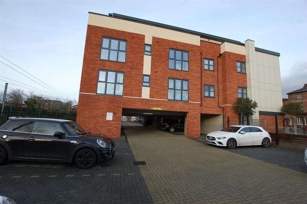 Additional image 16 of Great North Road, Hatfield