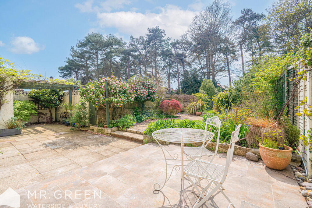 Additional image 6 of Thistlebarrow Road, Bournemouth. BH7 7AJ