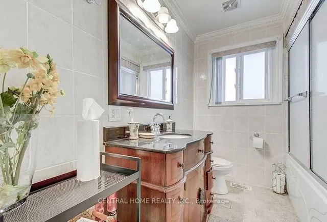 Additional image 20 of 222 Dunview Ave