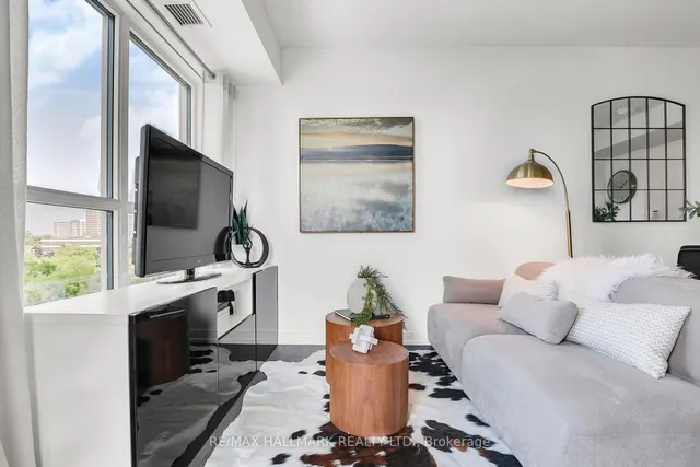 Additional image 7 of 275 Village Green Sq Unit 522