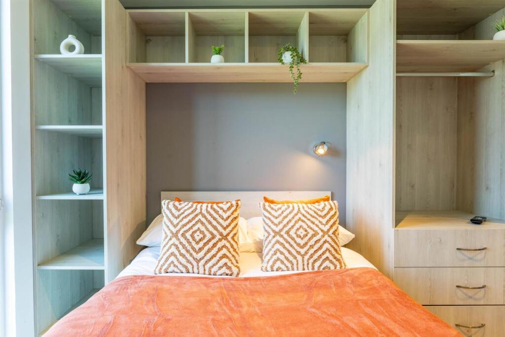 Additional image 8 of Aberdeen | Student | September | AB11