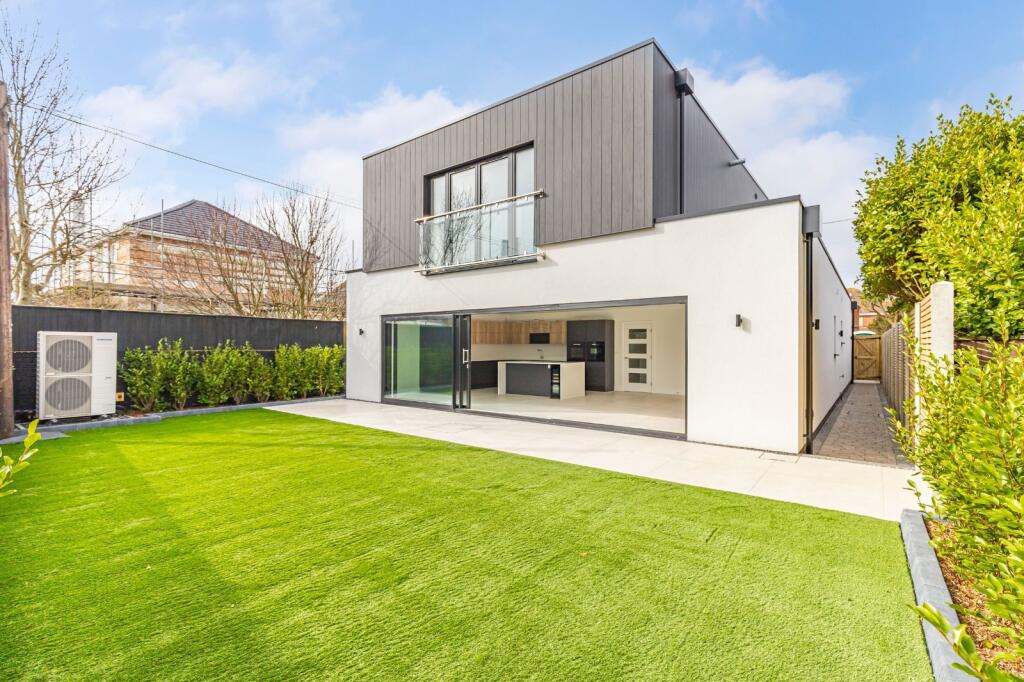 Additional image 2 of 1a First Marine Avenue, Barton on Sea, Hampshire. BH25 7DP