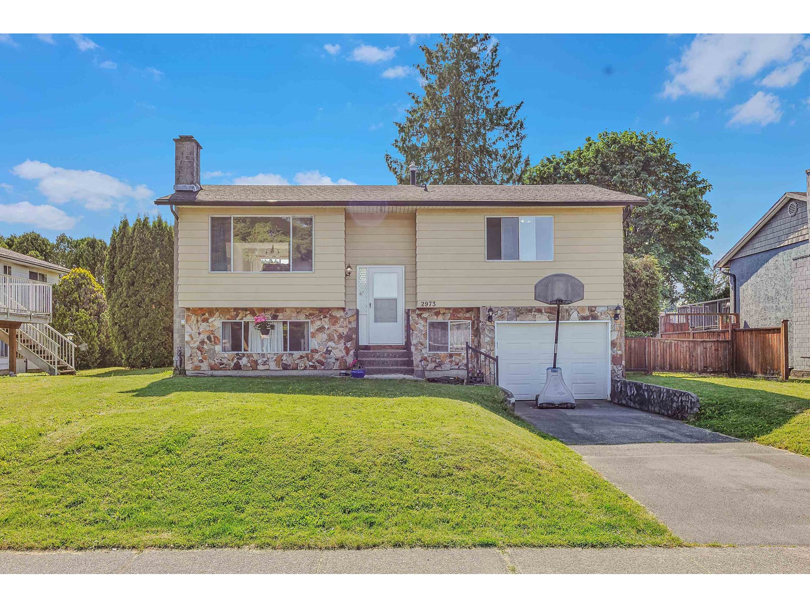 2973 265A STREET|Langley, British Columbia V4W3B6