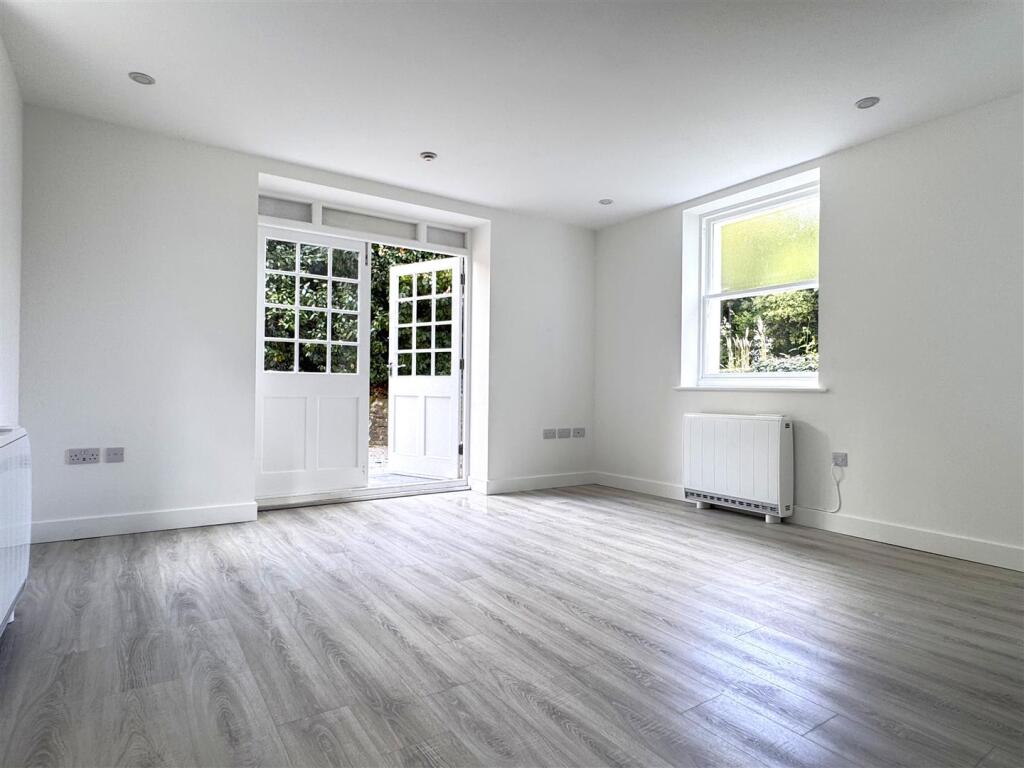 Additional image 3 of Hartington Place, Eastbourne BN21 3BG