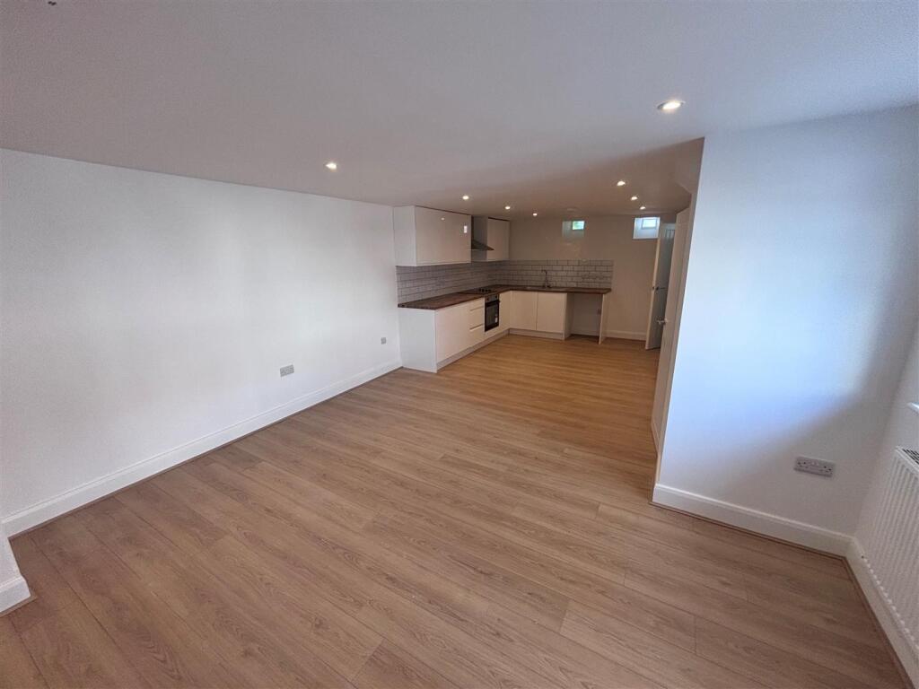 Additional image 11 of Avenue Lane, Eastbourne, BN21 3UL